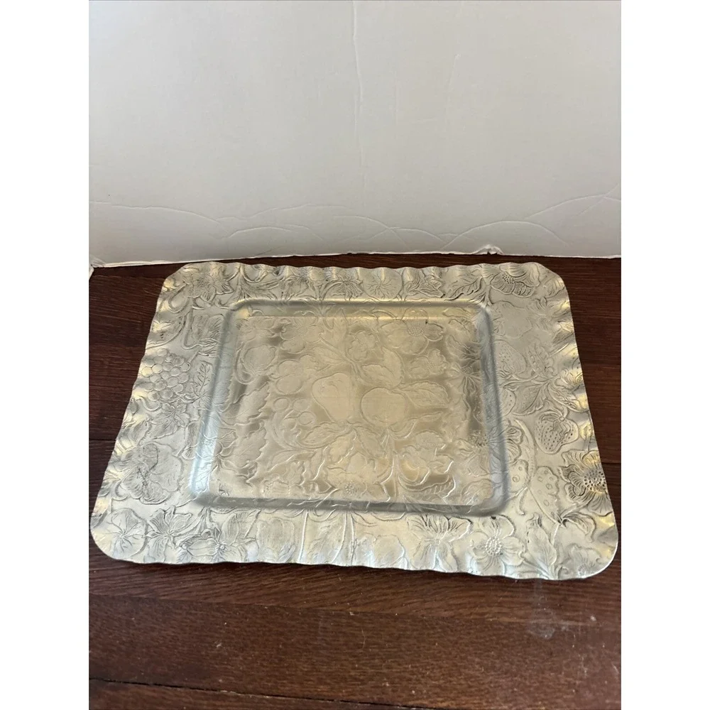 VTG‎ Hand Finished Aluminum Serving Tray Fruit Dogwood Glass Divided Insert, Lid